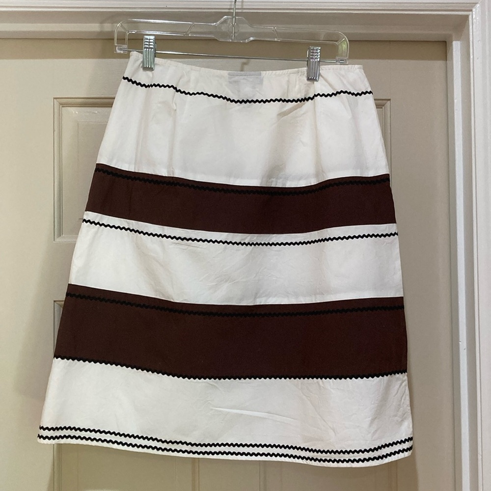 Limited 100% cotton skirt. Size 4   Fashionable bric-brac details.